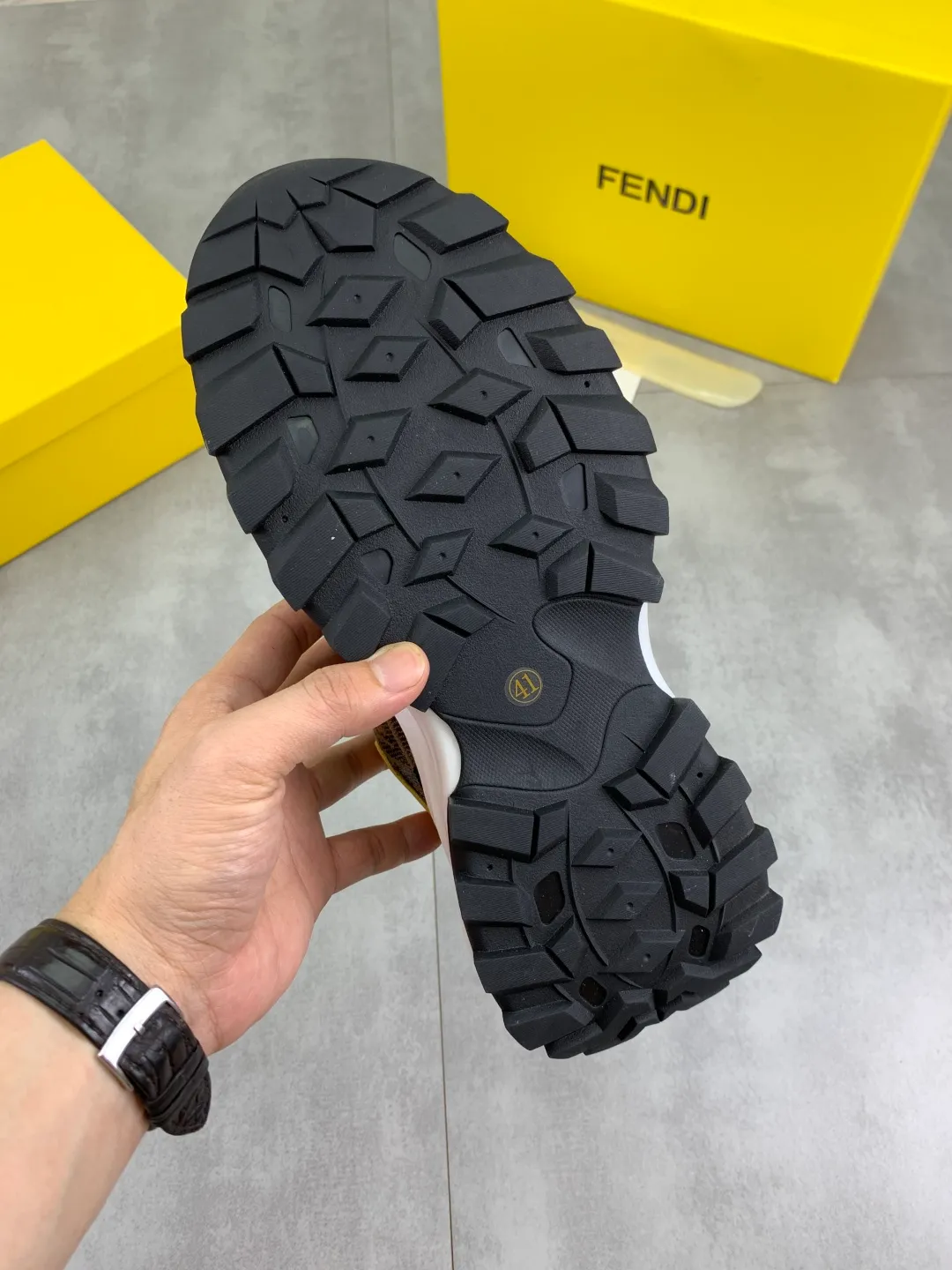 ​Men's shoes 💰P440 💰【New】Little monster 🆘 New FENDI 🕶️🕶️Simple routing effect, showing an elegant and cool driving shoe 🎬Using imported calfskin + first-layer pigskin lining🐂Excellent material🎬Detailed workmanship 🤗Comfortable foot feel➰➰. ​Pair it with any outfit to show your taste and temperament, low-key luxury ♻️Design ​simple and elegant ​noble and fashionable 🍃​Very loved and favored by trendy men 💓❤️Size: 38-44 (45 customized) 3️⃣ colors available